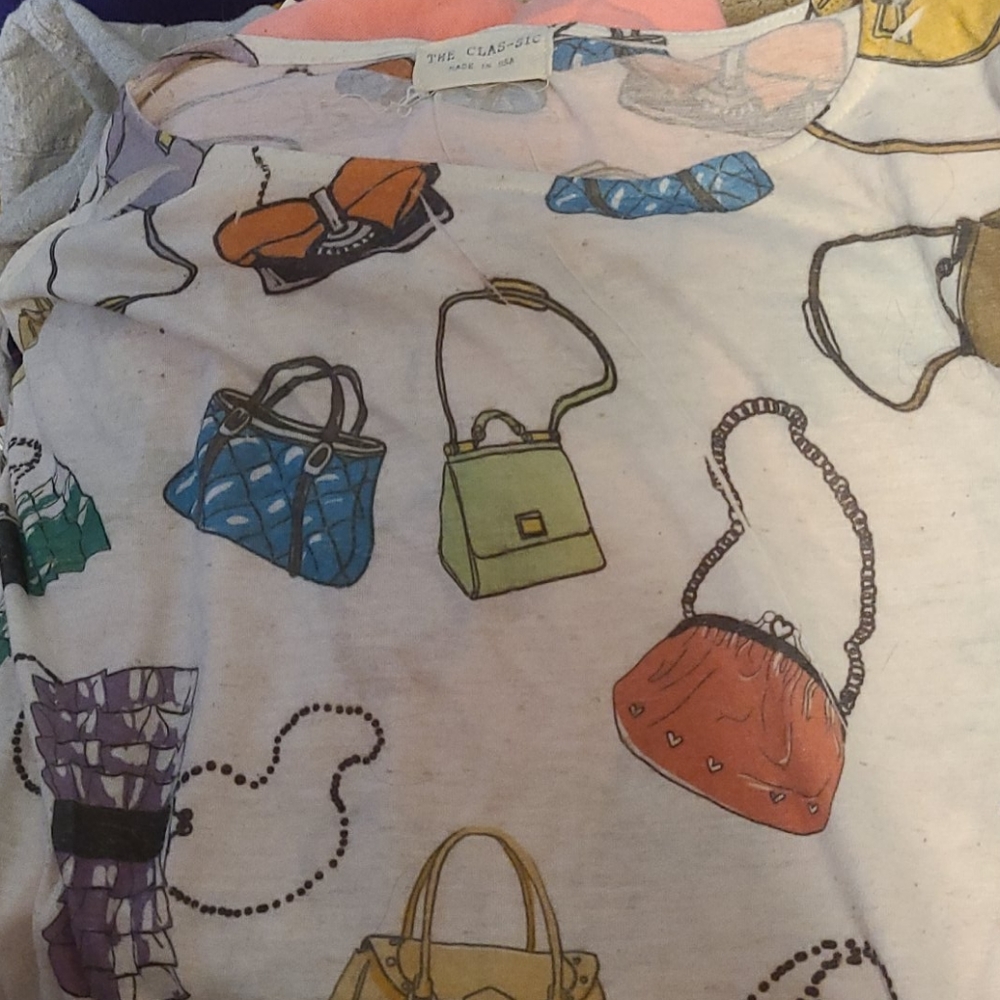 Good condition Dolman style short sleeved t 👕